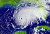 Рита нацелилась на нефтяной центр США