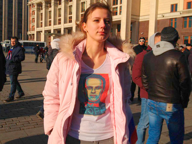 #100 СЛОВ. Протестующая молодежь под лупой