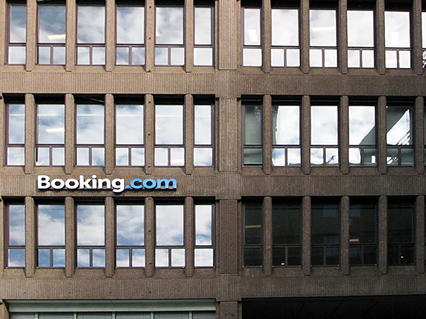 #100 СЛОВ. Booking.com под угрозой