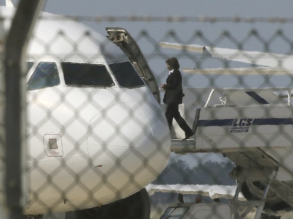 Видео дня. Террорист отпускает пассажиров самолета EgyptAir