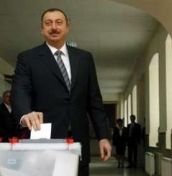 Кризис дал Азербайждану пожизненного президента