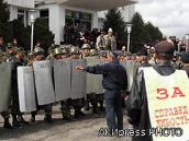 Акаев: демократию надо защищать силой