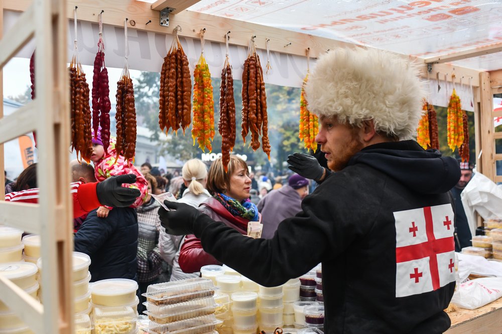 Из уважения к курсу лари