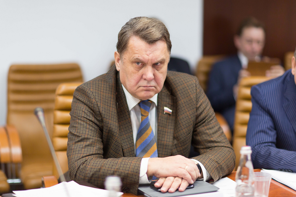 Силовики всерьез принялись за сенатора Валерия Шнякина