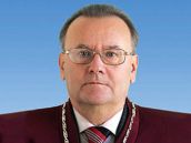 Конституционному судье не дали выйти из кризиса