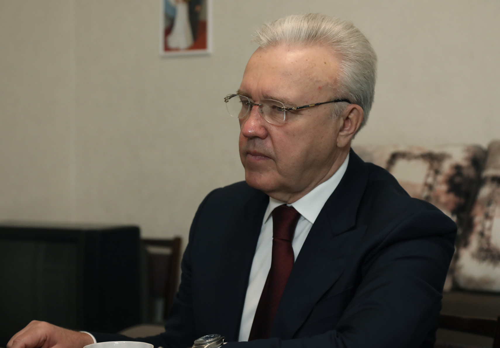 «Чужой среди своих»: СМИ изучили проблемы красноярского губернатора Усса