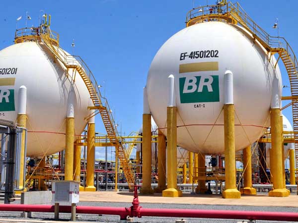 Роснефть получит 100% и статус оператора в проекте Солимойнс в Бразилии