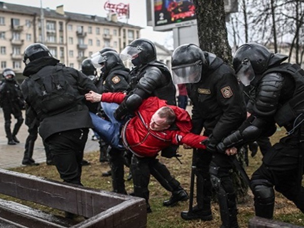 Протесты в Минске: рассерженные и задержанные