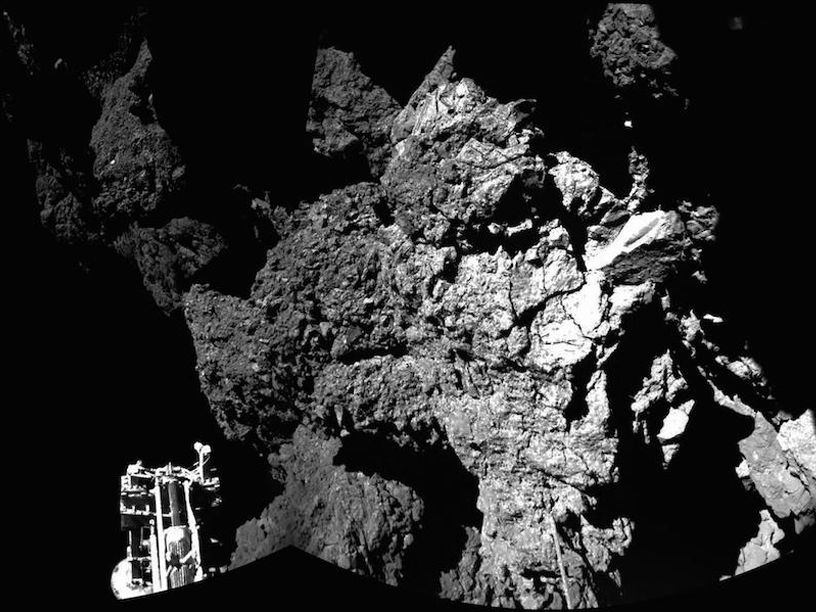 Аппарат Philae продолжает работу на поверхности кометы