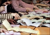 Янукович лидирует, но не побеждает