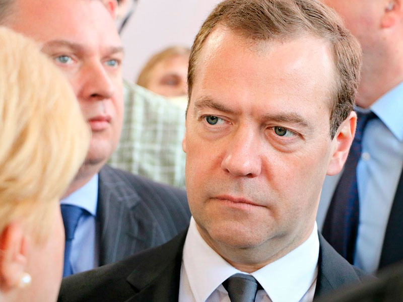 #100 СЛОВ. Медведев настораживает россиян