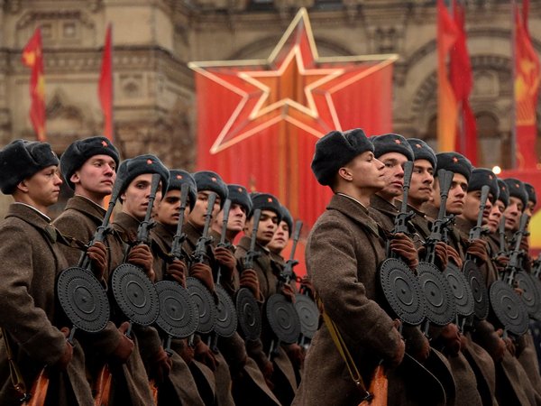 В честь 99-й годовщины революции